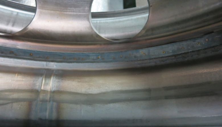 Truck rim MAG-weld coated with PROTEC anti-spatter