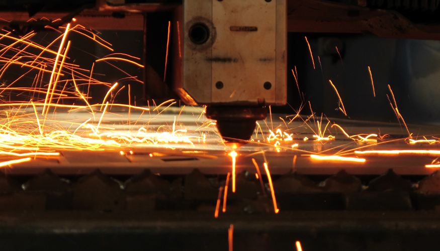 Metal spatter ejection during piercing and laser cutting